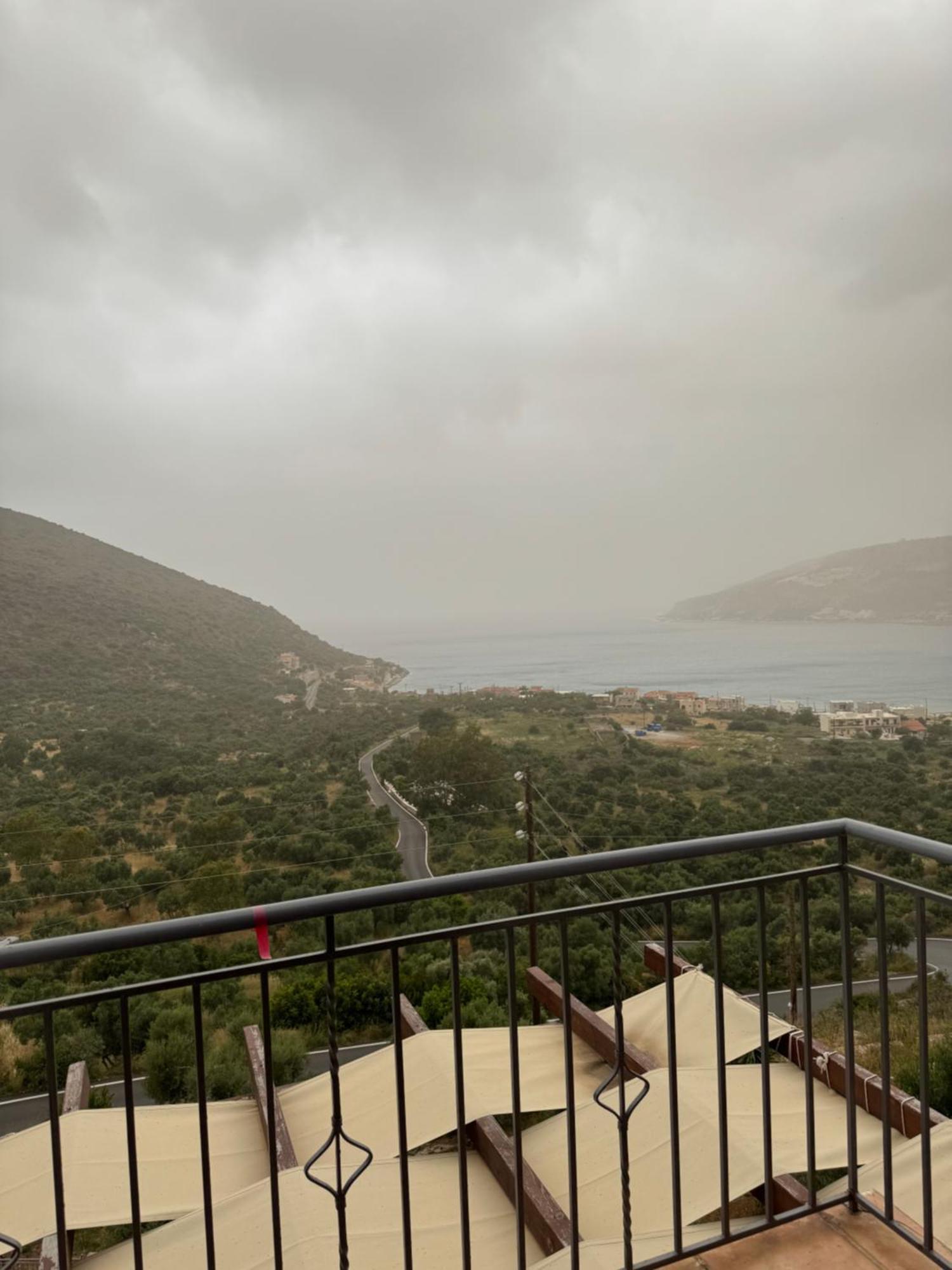 Onar Mani Suites Néon Oítilon Exteriér fotografie