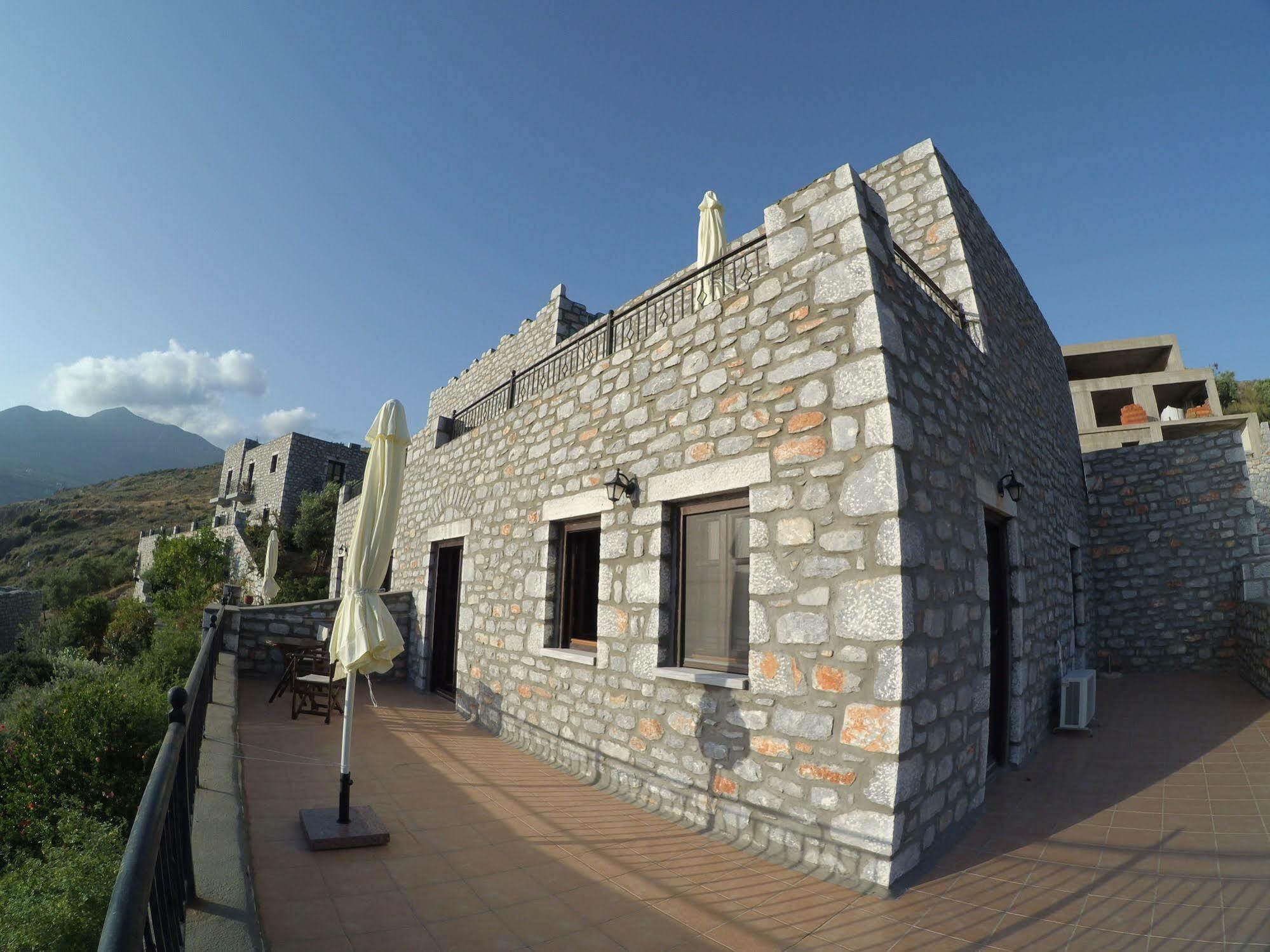 Onar Mani Suites Néon Oítilon Exteriér fotografie