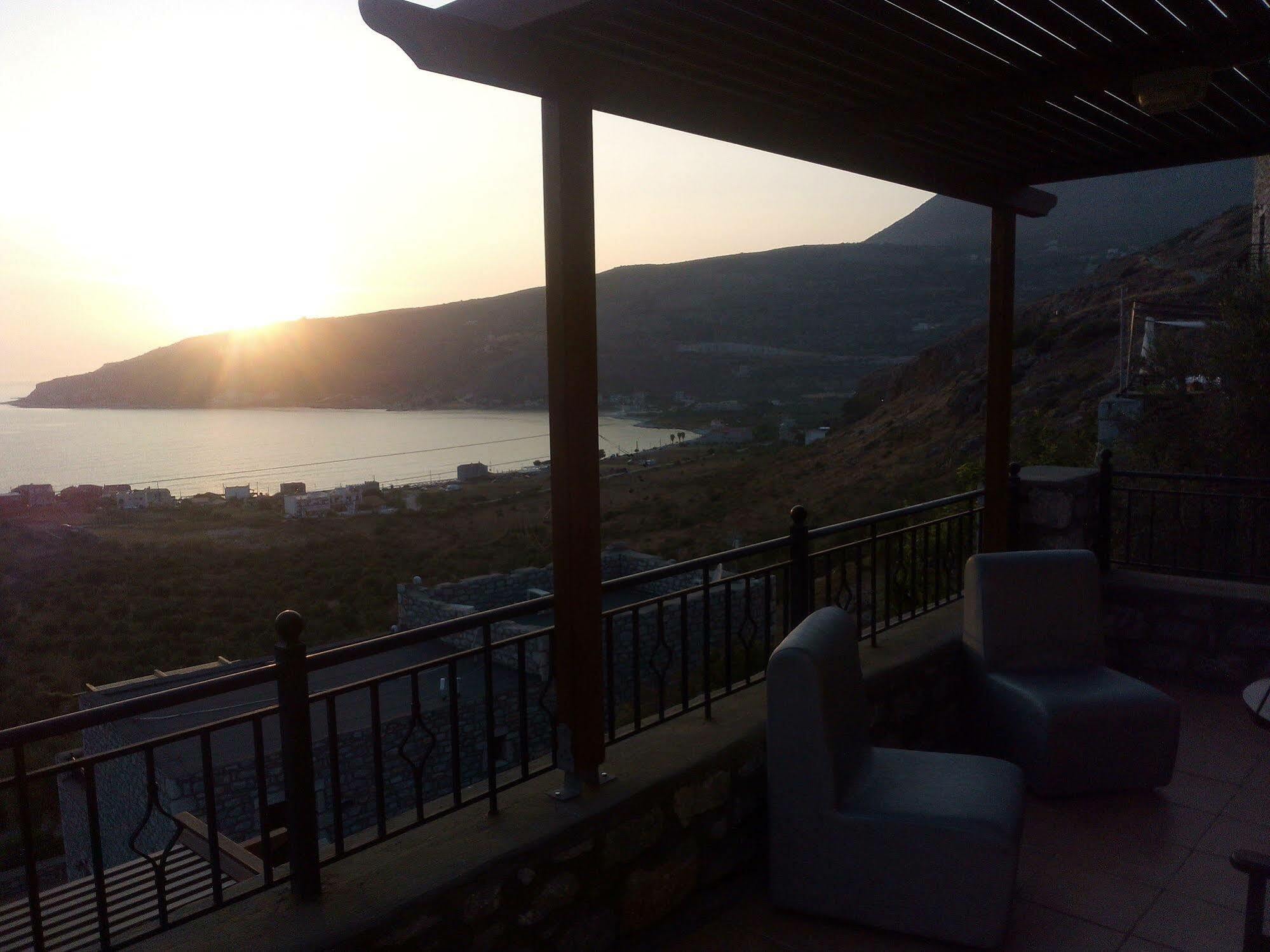 Onar Mani Suites Néon Oítilon Exteriér fotografie